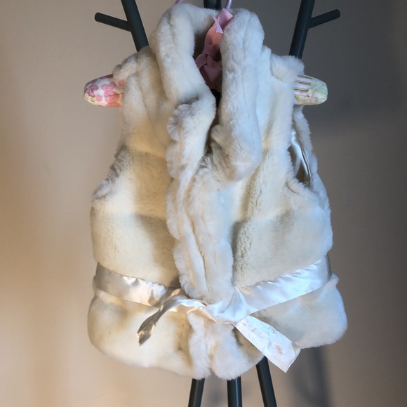 GAP Baby Vintage Faux Fur Vest - Picture 5 of 6